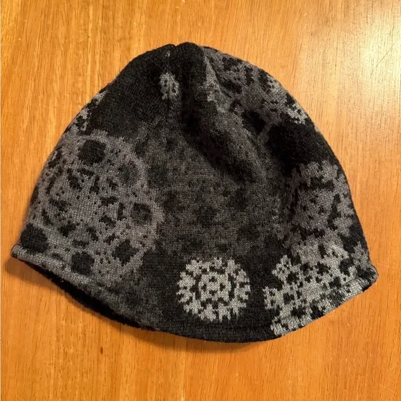 New Without Tags, Women’s Patagonia Winter Beanie - Picture 2 of 4